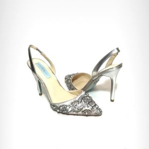 Betsy Johnson Sonia pointed pump